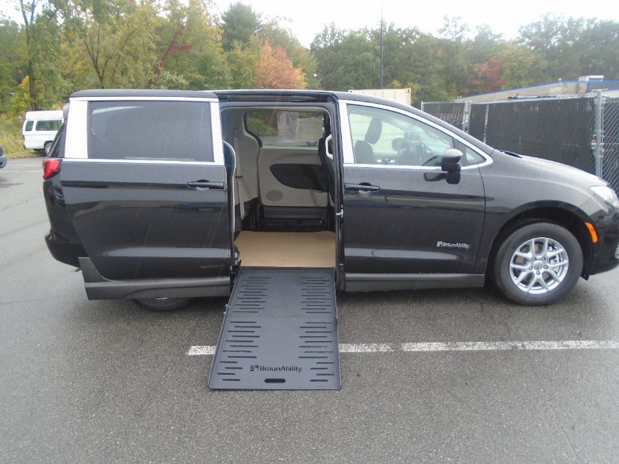 Used 2022 Chrysler Voyager LX SafetyTec's photo