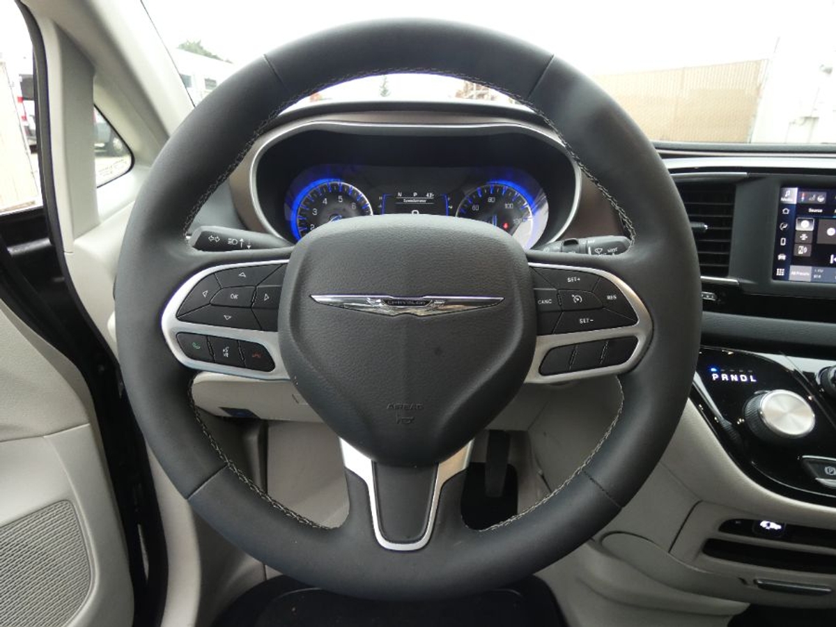 Used 2022 Chrysler Voyager LX's photo