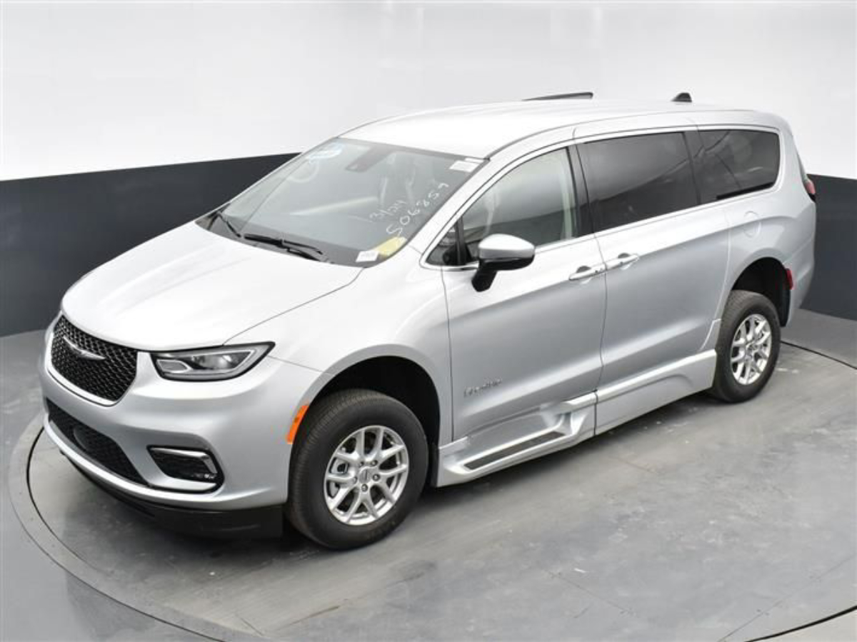 2023 Chrysler Pacifica Touring L - Photo 22
