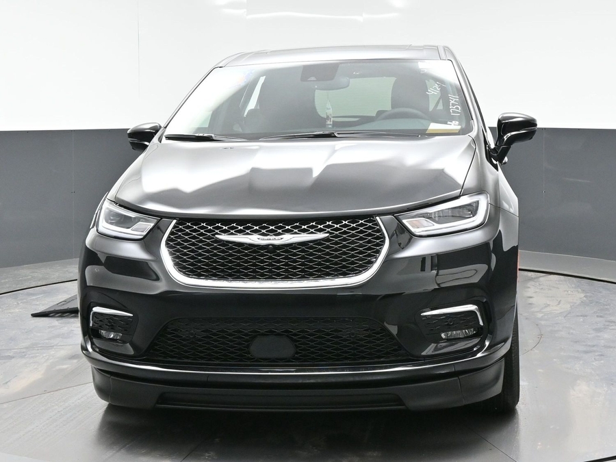 New 2026 Chrysler Pacifica Select Plus - BraunAbility Side Entry In Floor Automatic Ramp
