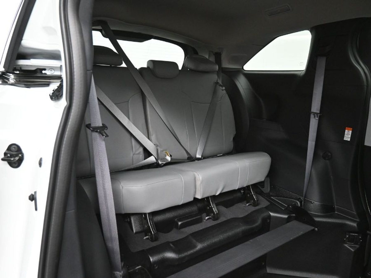 2025 TOYOTA SIENNA - Image 8