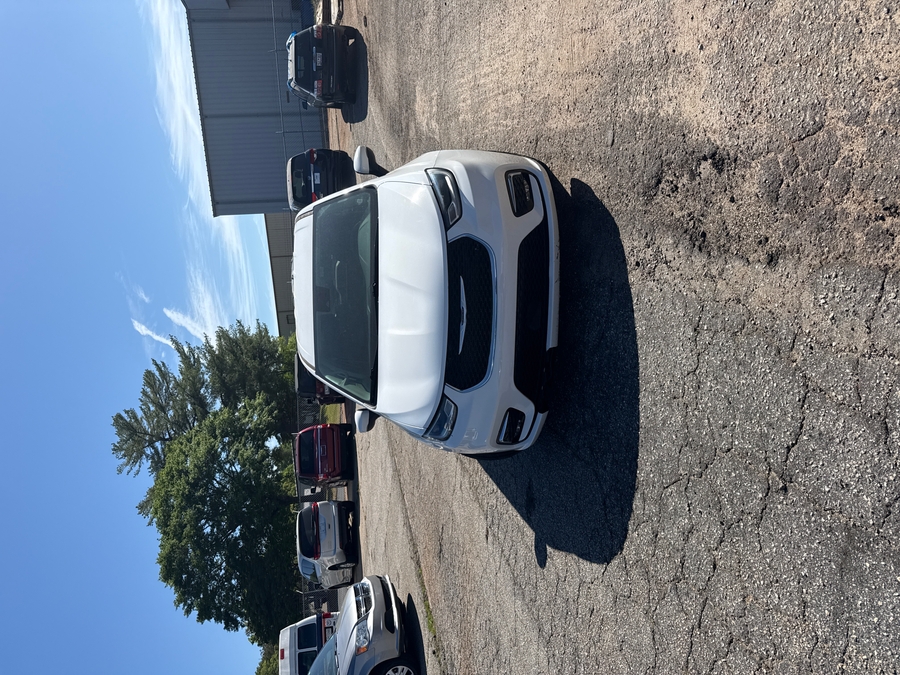 White Chrysler Pacifica image number 6