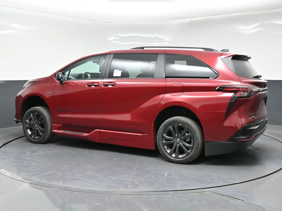 New 2026 Toyota Sienna Hybrid XSE Sport - BraunAbility Side Entry Fold Out Automatic Ramp
