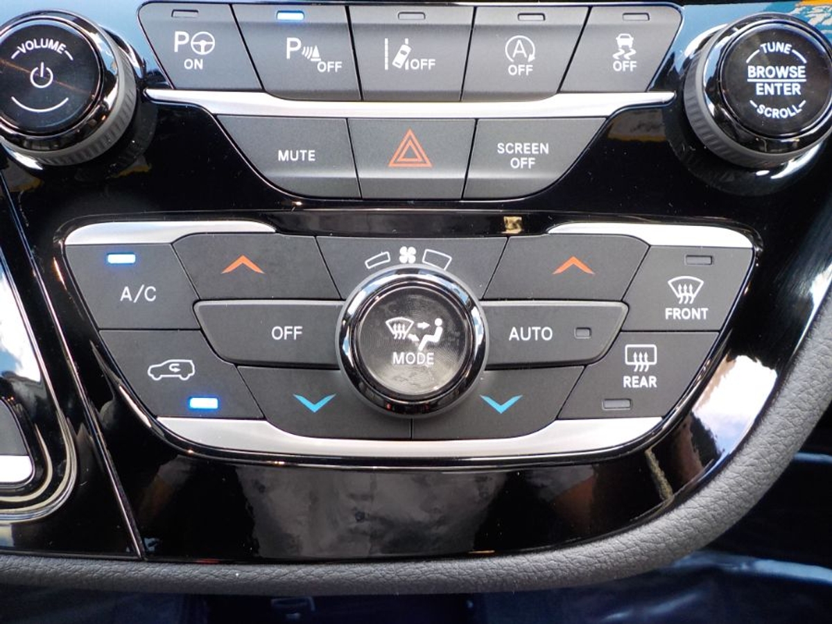 2025 CHRYSLER PACIFICA - Image 38