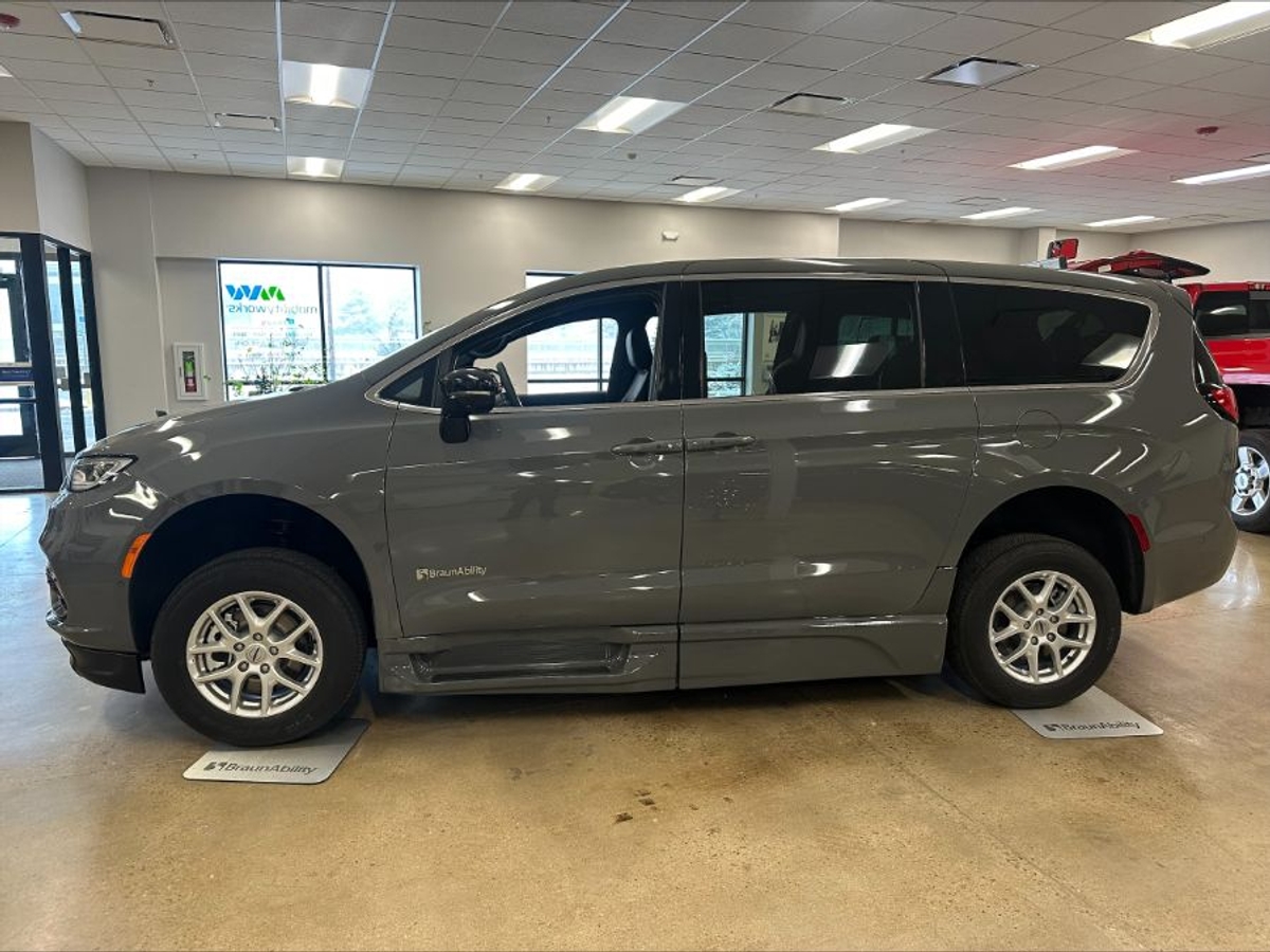 2025 CHRYSLER PACIFICA - Image 3