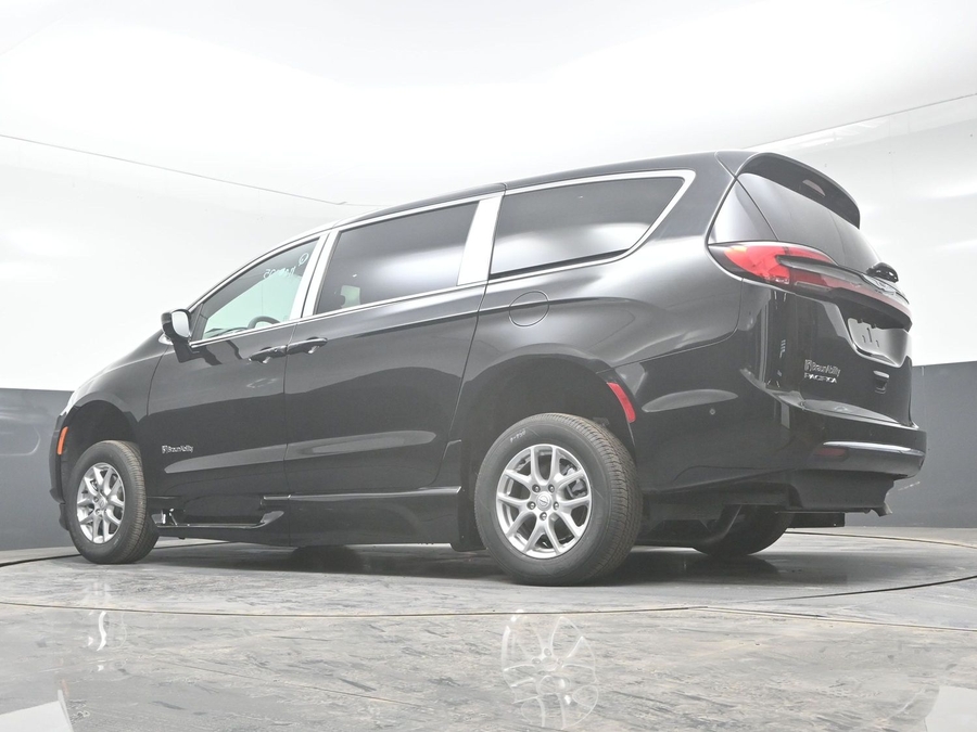 New 2025 Chrysler Pacifica Select Safety - BraunAbility Side Entry Entry Fold Out Automatic Ramp