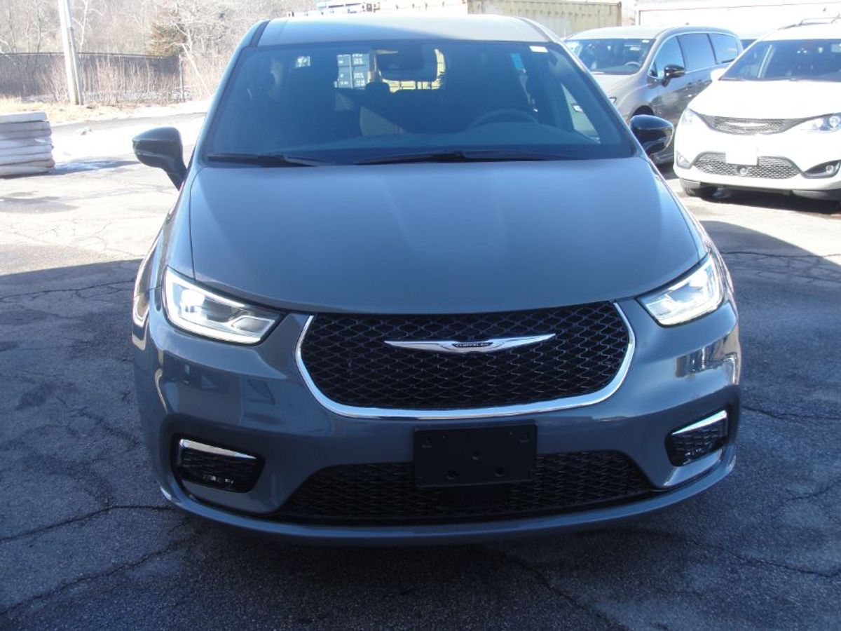 Grey Chrysler Pacifica image number 1