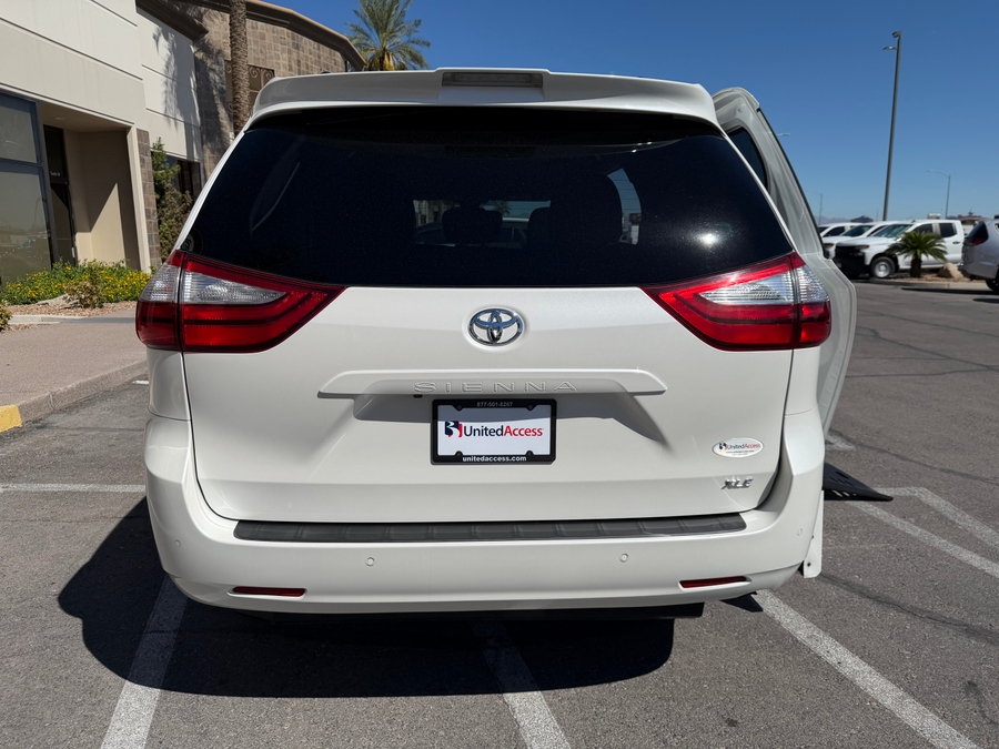 Used 2018 Toyota Sienna XLE - BraunAbility Side Entry Fold Out Automatic Ramp
