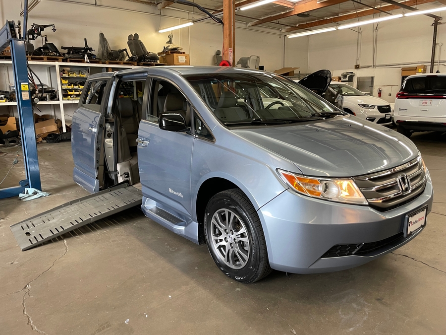 Used 2012 Honda Odyssey EX - BraunAbility Side Entry Entry Fold Out Automatic Ramp