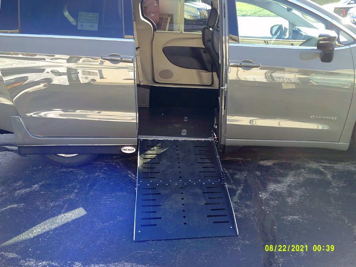 2024 CHRYSLER PACIFICA - Image 2