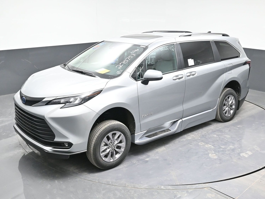 New 2025 Toyota Sienna Hybrid XLE Plus - BraunAbility Side Entry Entry Fold Out Automatic Ramp