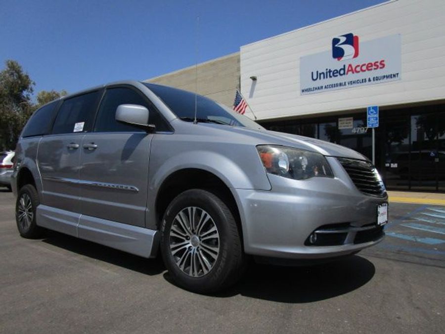 Used 2014 Chrysler Town and Country S - VMI Side Entry Entry In Floor Automatic Ramp