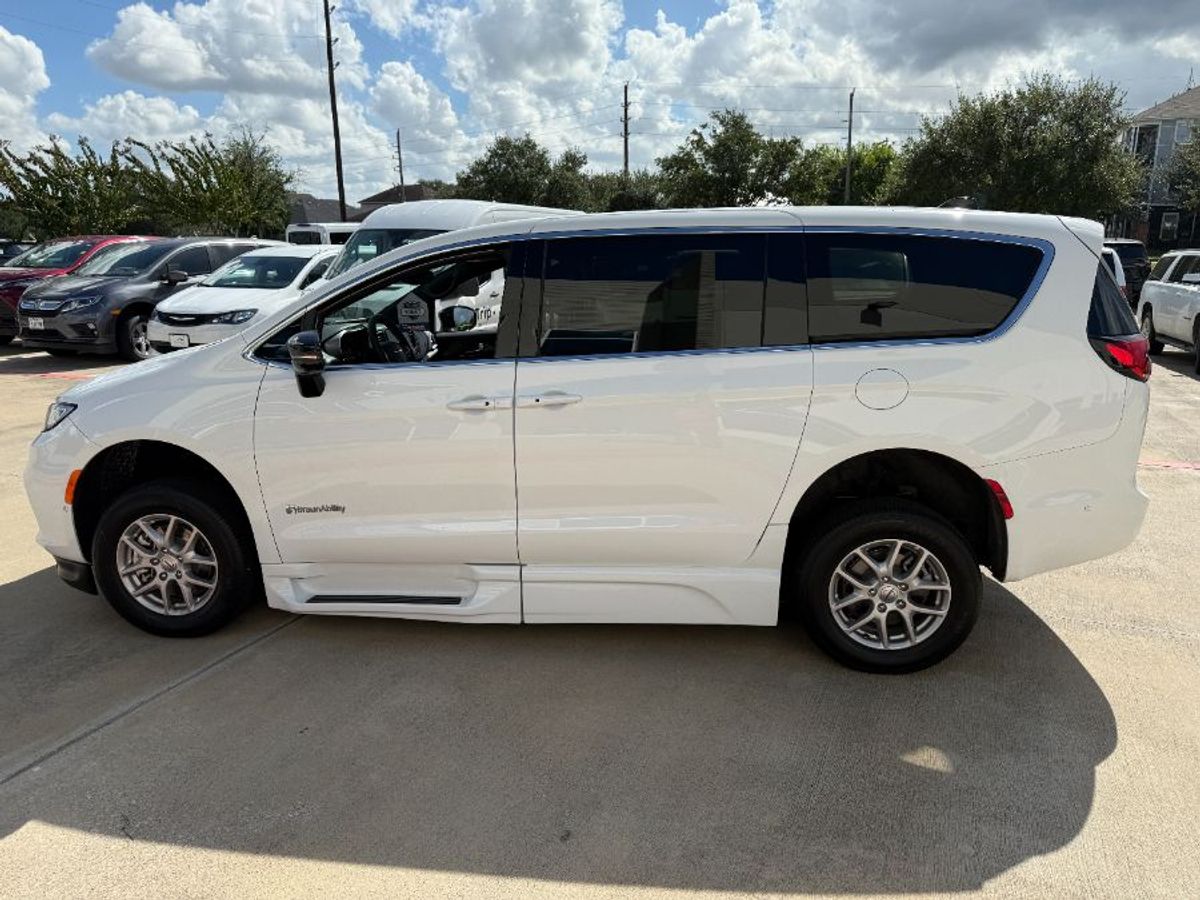 2025 CHRYSLER PACIFICA - Image 6