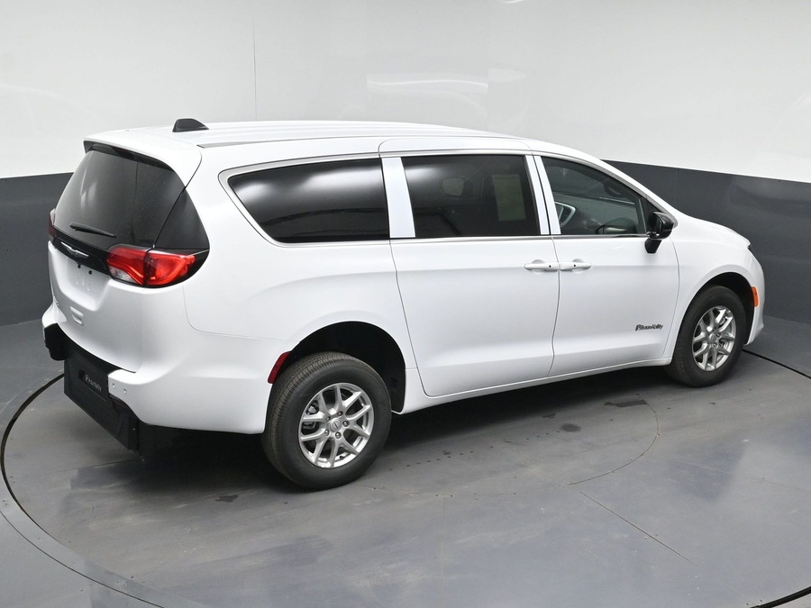 New 2026 Chrysler Voyager LX - BraunAbility Rear Entry Fold Out Manual Ramp