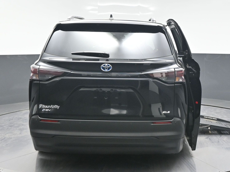 New 2025 Toyota Sienna Hybrid XLE Plus - BraunAbility Side Entry Entry Fold Out Automatic Ramp