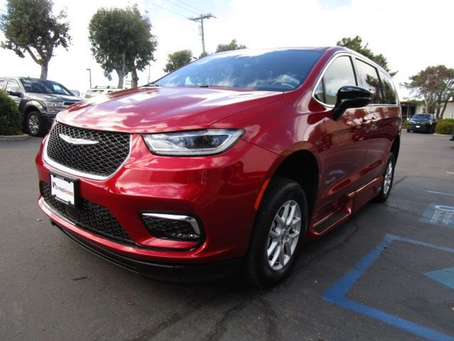 New 2025 Chrysler Pacifica Select Safety - BraunAbility Side Entry Entry Fold Out Automatic Ramp