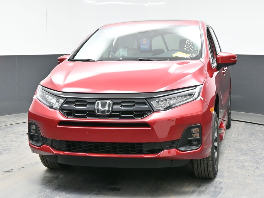 Red Honda Odyssey image number 1