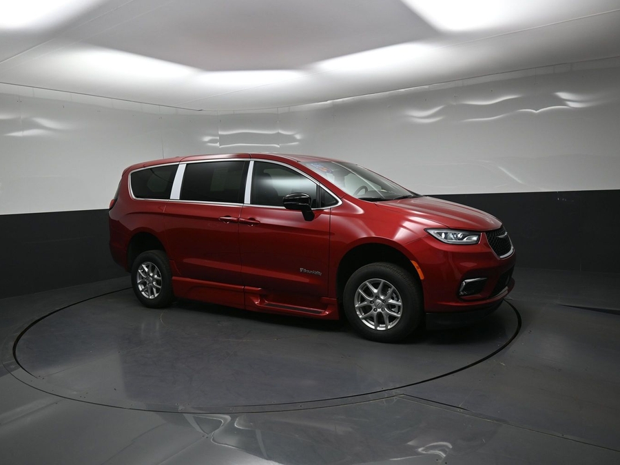 New 2026 Chrysler Pacifica Select Safety - BraunAbility Side Entry In Floor Automatic Ramp