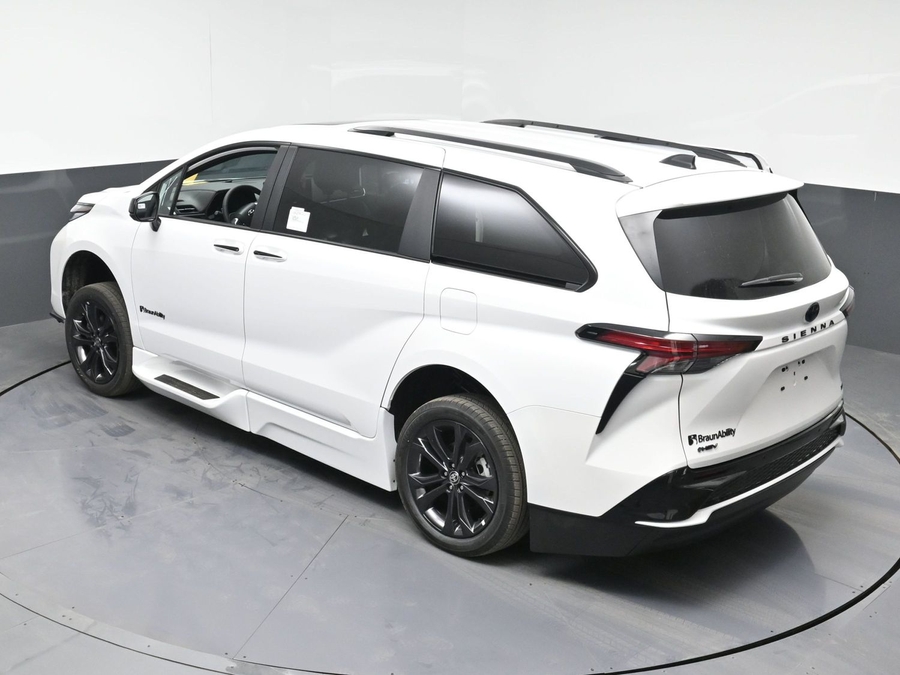 New 2025 Toyota Sienna Hybrid XSE Sport - BraunAbility Side Entry Entry In Floor Automatic Ramp