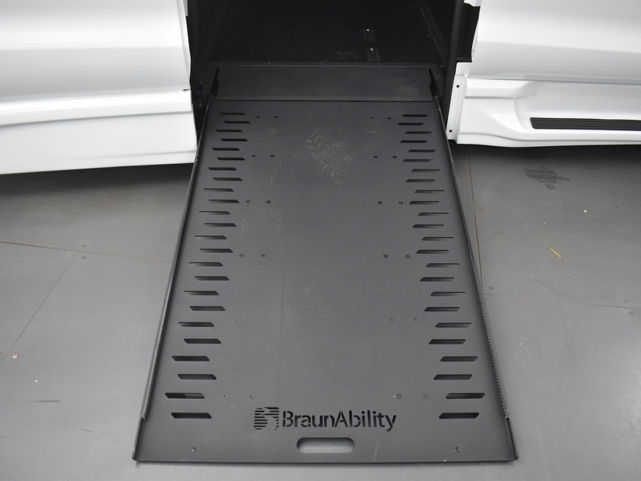 New 2025 Chrysler Pacifica Select Safety - BraunAbility Side Entry Entry In Floor Automatic Ramp