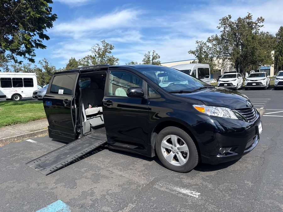 Used 2017 Toyota Sienna LE - BraunAbility Side Entry Fold Out Automatic Ramp