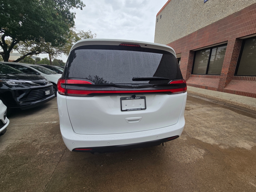 Used 2024 Chrysler Pacifica Touring L - BraunAbility Side Entry In Floor Automatic Ramp