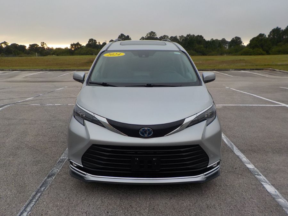 2024 TOYOTA SIENNA - Image 3