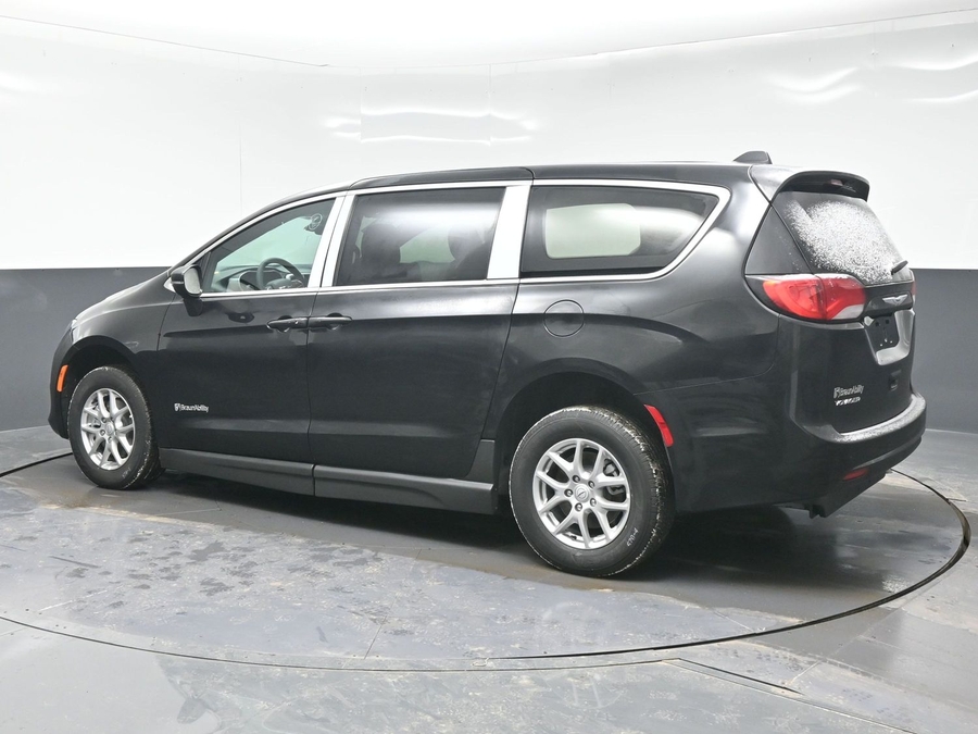 New 2026 Chrysler Voyager LX - BraunAbility Side Entry Entry Fold Out Manual Ramp