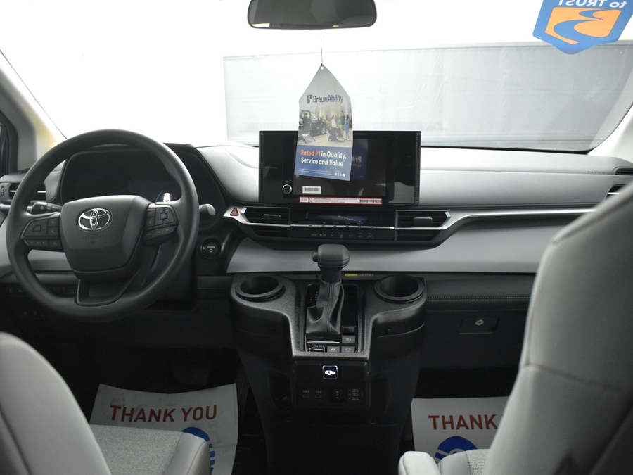 New 2025 Toyota Sienna Hybrid LE - BraunAbility Side Entry Entry Fold Out Automatic Ramp