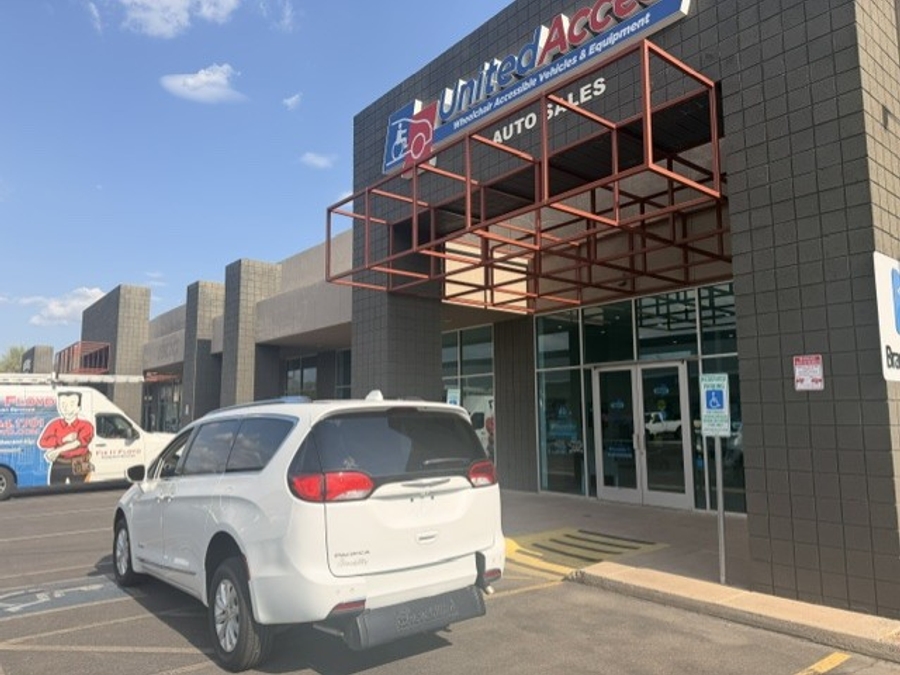 Used 2019 Chrysler Pacifica Touring L - OTH Rear Entry Fold Out Manual Ramp