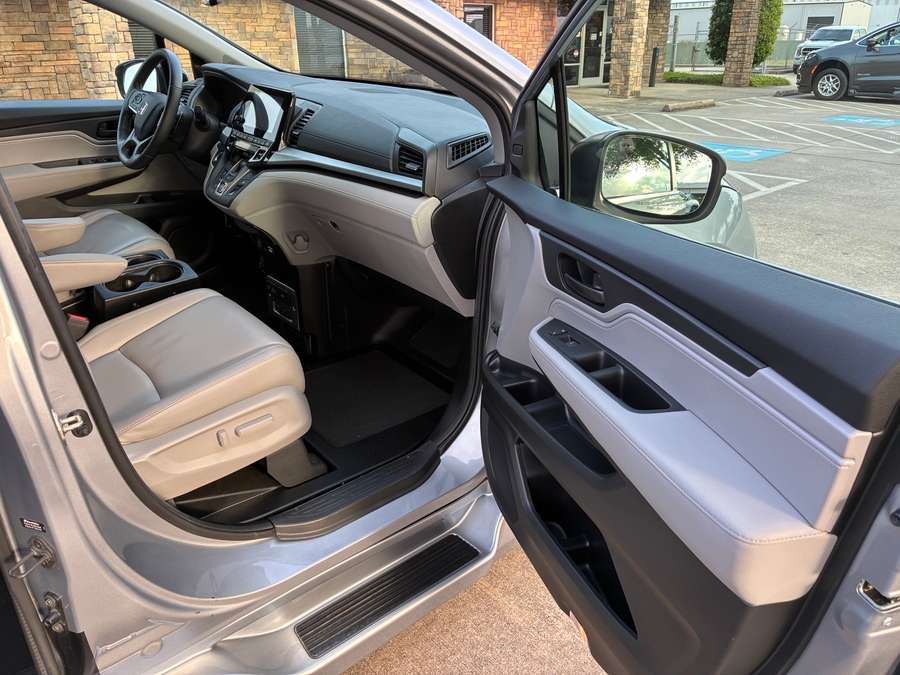 Used 2020 Honda Odyssey EX-L - BraunAbility Side Entry Entry In Floor Automatic Ramp