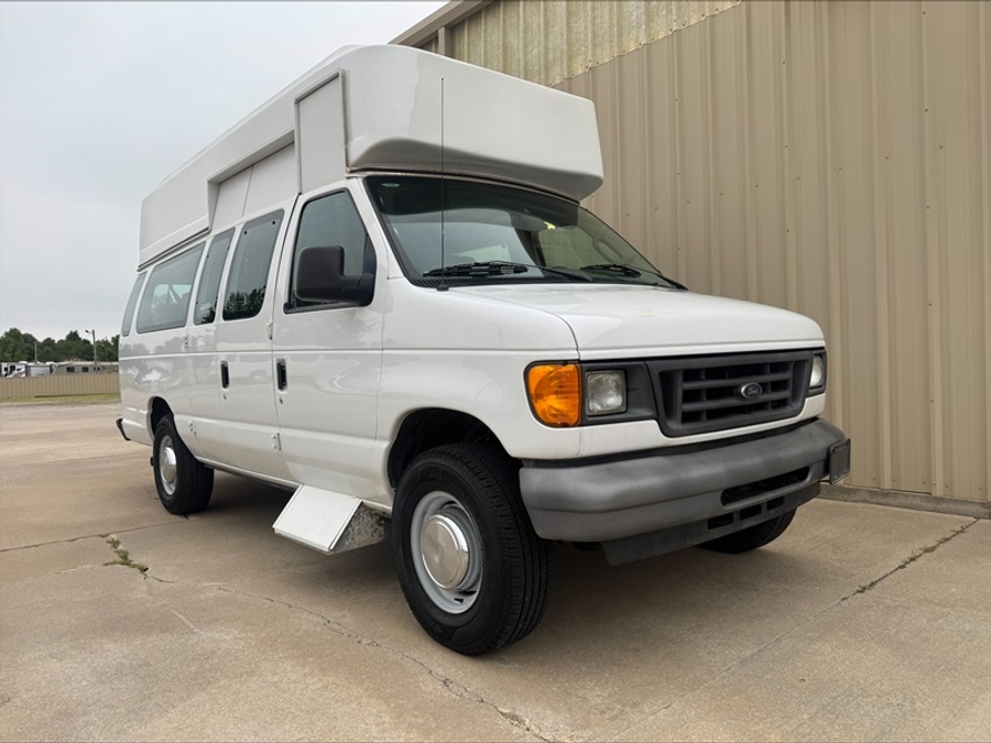 Used 2006 Ford E-Series E-350 SD - OTH Side Entry Lift Automatic Ramp