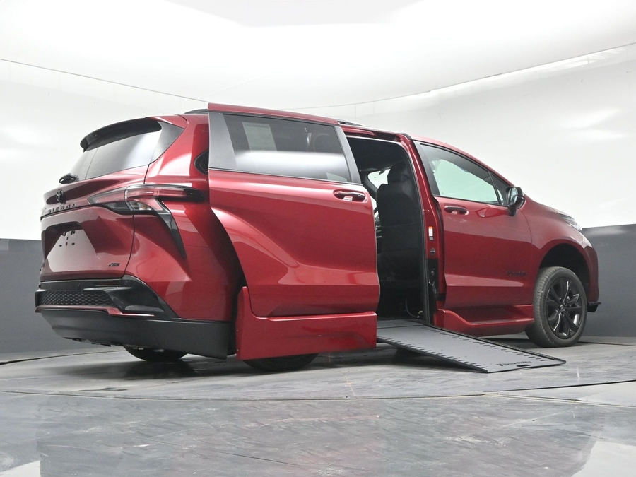 New 2026 Toyota Sienna Hybrid XSE Sport - BraunAbility Side Entry In Floor Automatic Ramp