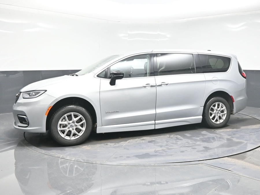 Used 2024 Chrysler Pacifica Touring L - BraunAbility Side Entry Entry Fold Out Automatic Ramp