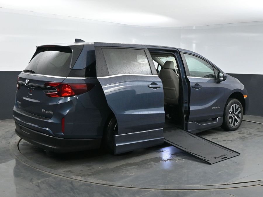 New 2025 Honda Odyssey EX-L - BraunAbility Side Entry Entry In Floor Automatic Ramp