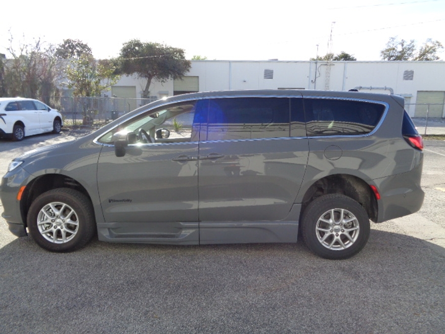 Used 2023 Chrysler Pacifica Touring L - BraunAbility Side Entry Entry Fold Out Automatic Ramp