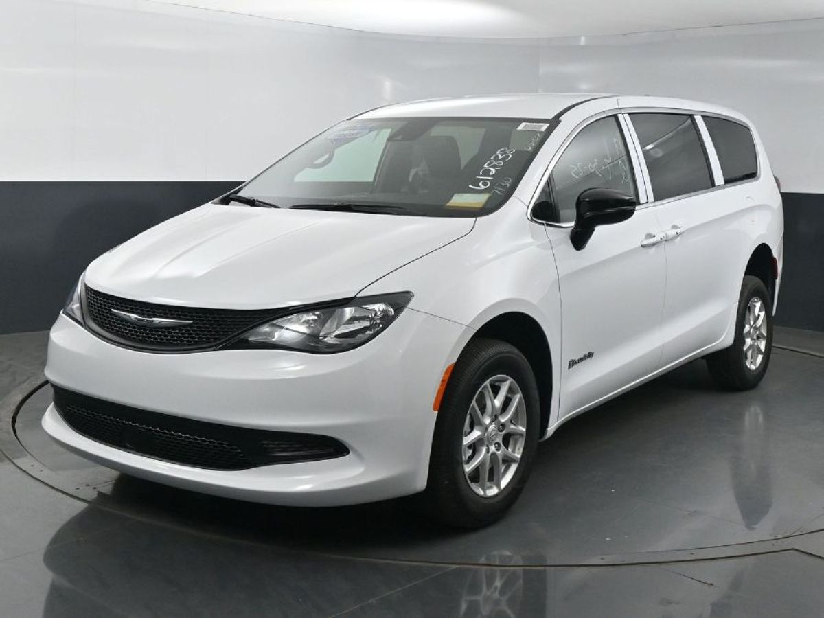 2025 CHRYSLER VOYAGER - Image 3