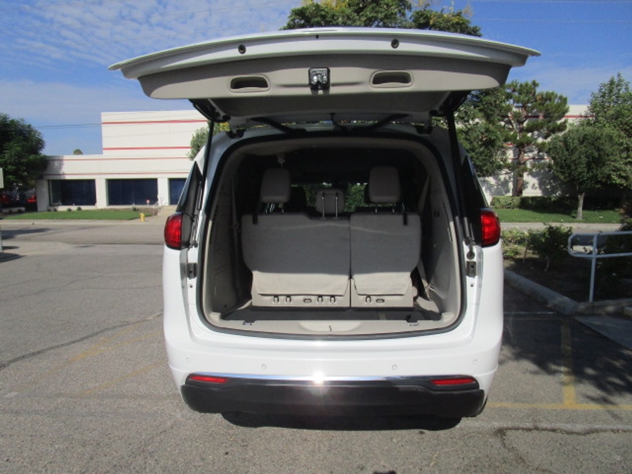 Used 2017 Chrysler Pacifica Limited - BraunAbility Side Entry Fold Out Automatic Ramp