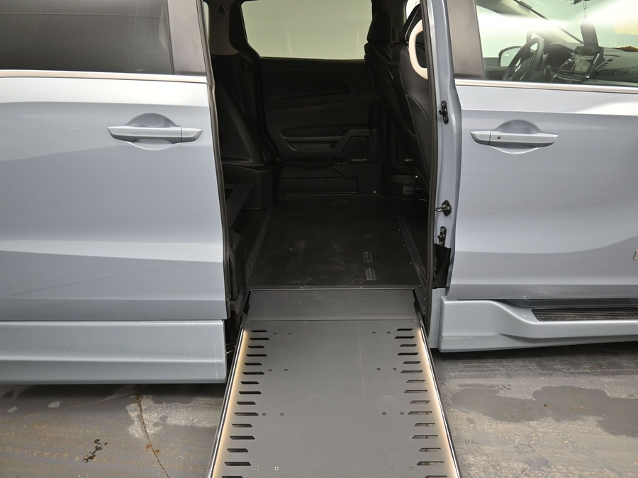 New 2026 Honda Odyssey Touring - BraunAbility Side Entry In Floor Automatic Ramp
