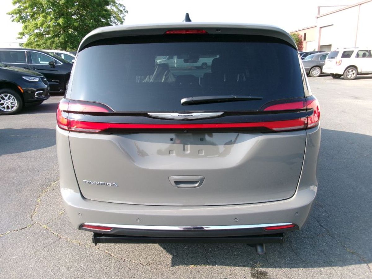 Grey Chrysler Pacifica image number 7