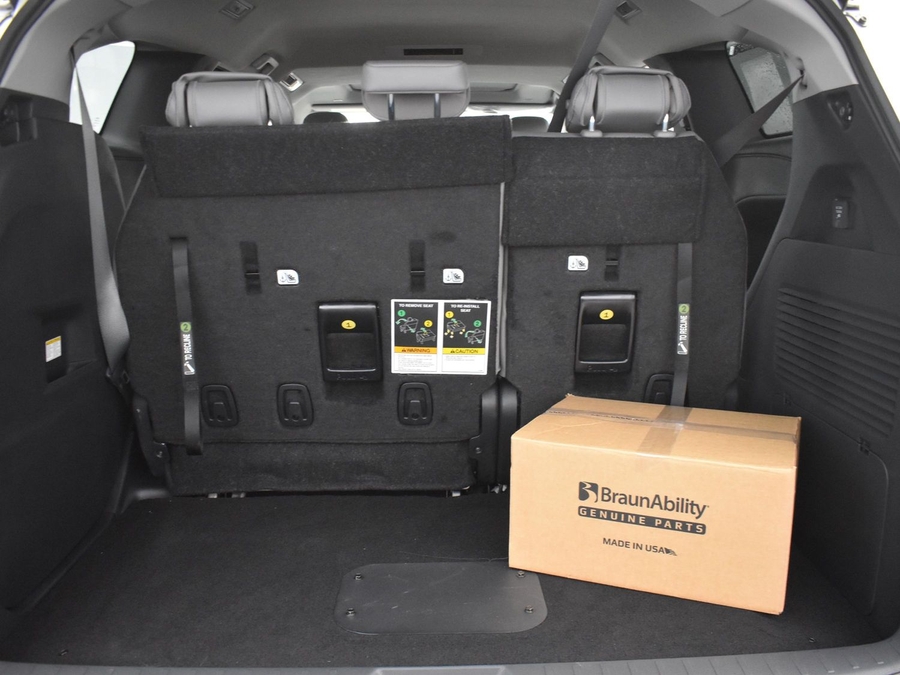 New 2025 Toyota Sienna Hybrid XLE Plus - BraunAbility Side Entry Entry Fold Out Automatic Ramp