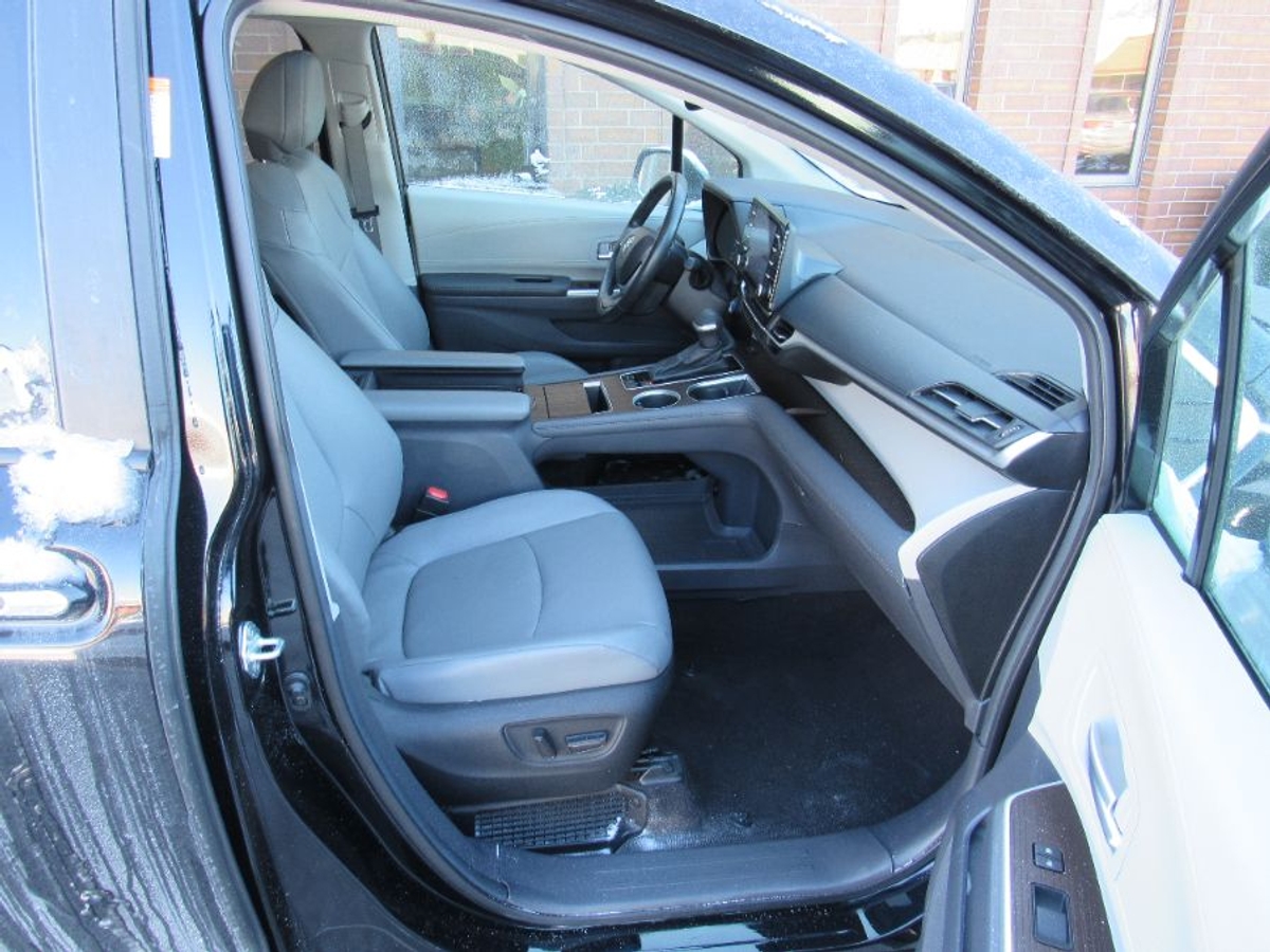 2024 TOYOTA SIENNA - Image 9