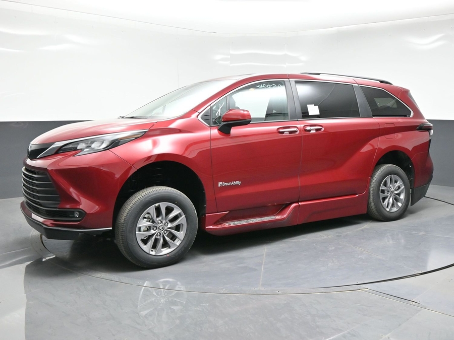 Red Toyota Sienna image number 7