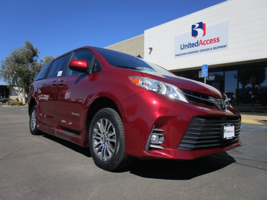 Used 2020 Toyota Sienna XLE - BraunAbility Side Entry Entry In Floor Automatic Ramp
