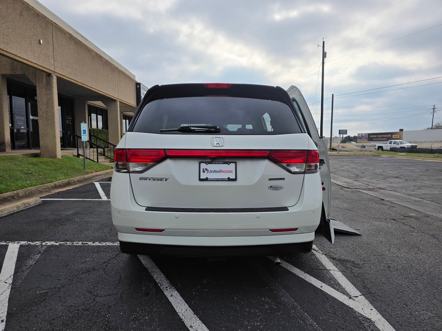 Used 2014 Honda Odyssey Touring - VMI Side Entry Entry In Floor Automatic Ramp
