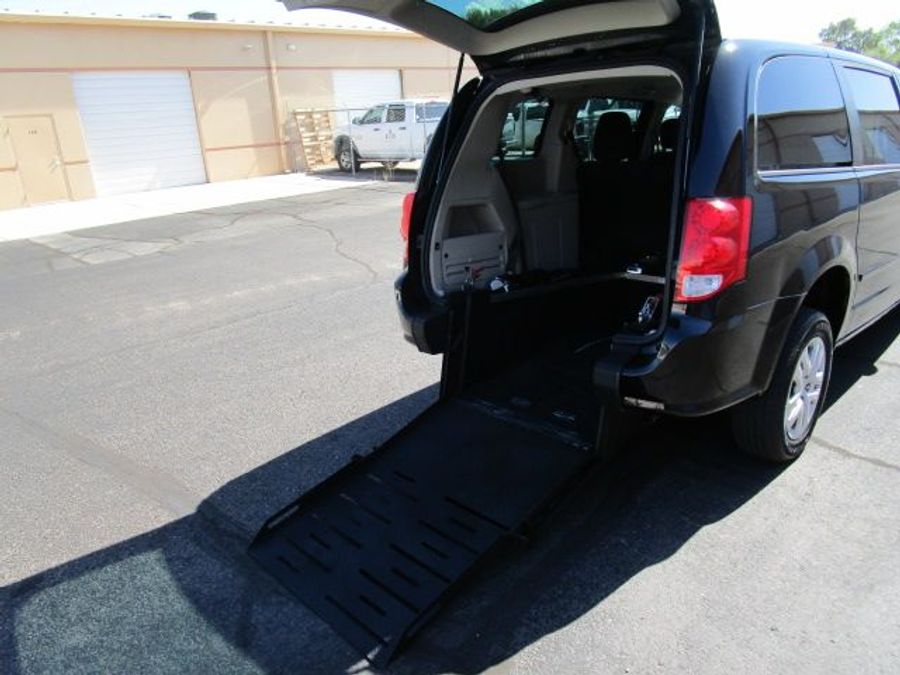 Used 2014 Dodge Grand Caravan American Value Package - Freedom Rear Entry Entry Fold Out Manual Ramp