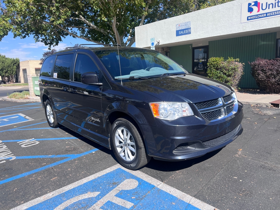 Used 2014 Dodge Grand Caravan SXT - BraunAbility Side Entry Fold Out Automatic Ramp