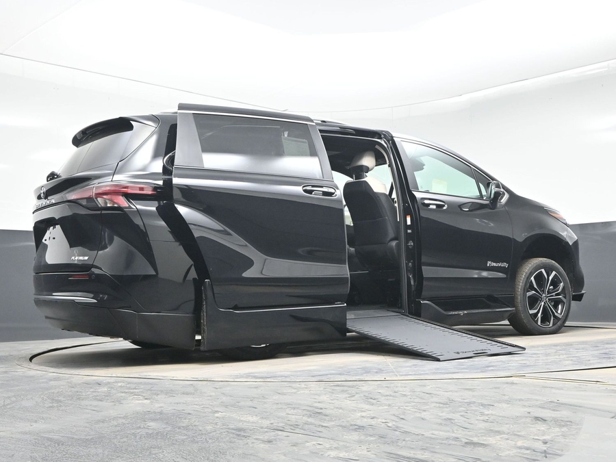 New 2025 Toyota Sienna Hybrid Platinum - BraunAbility Side Entry Entry In Floor Automatic Ramp