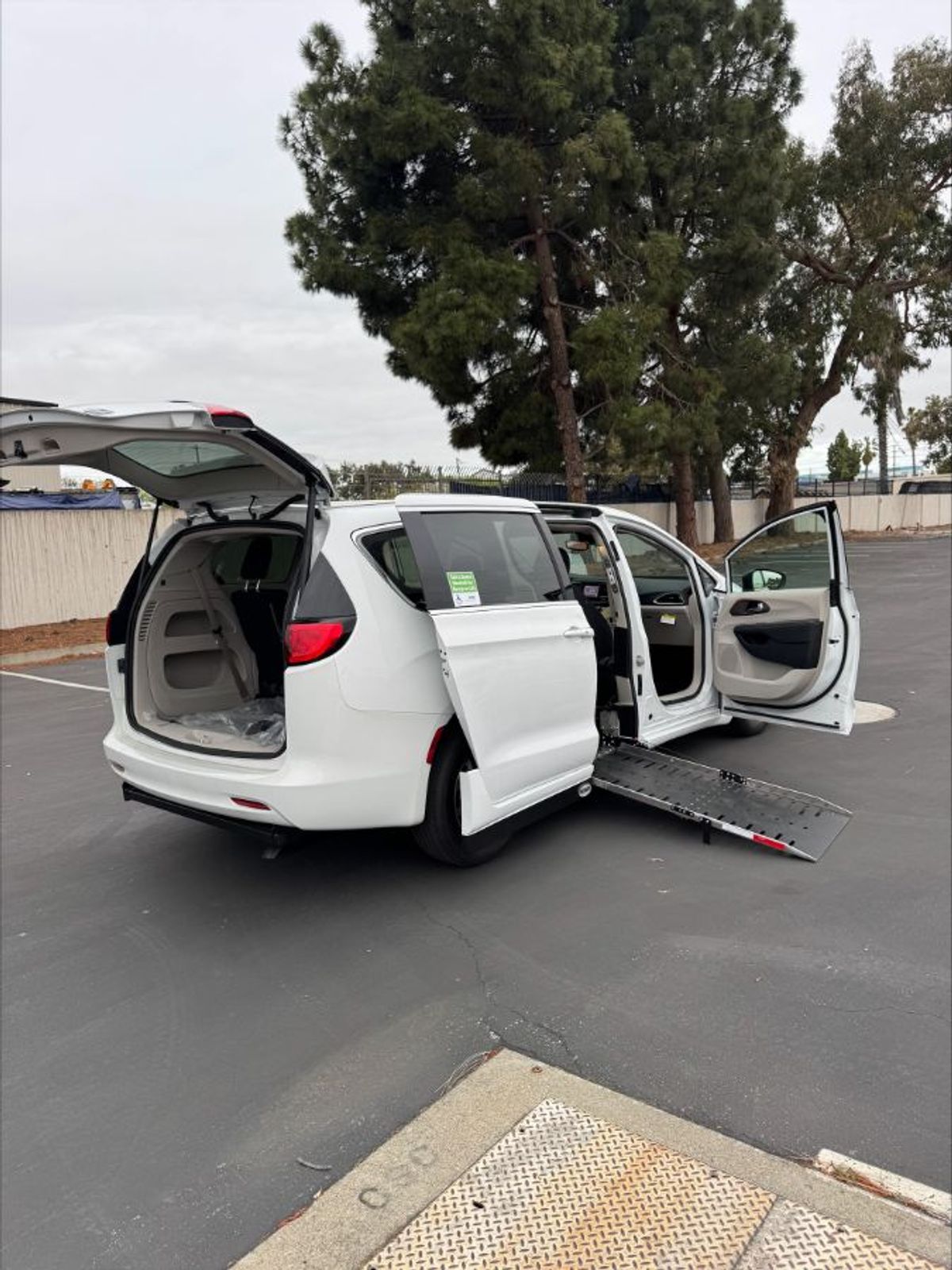 2024 CHRYSLER VOYAGER - Image 10