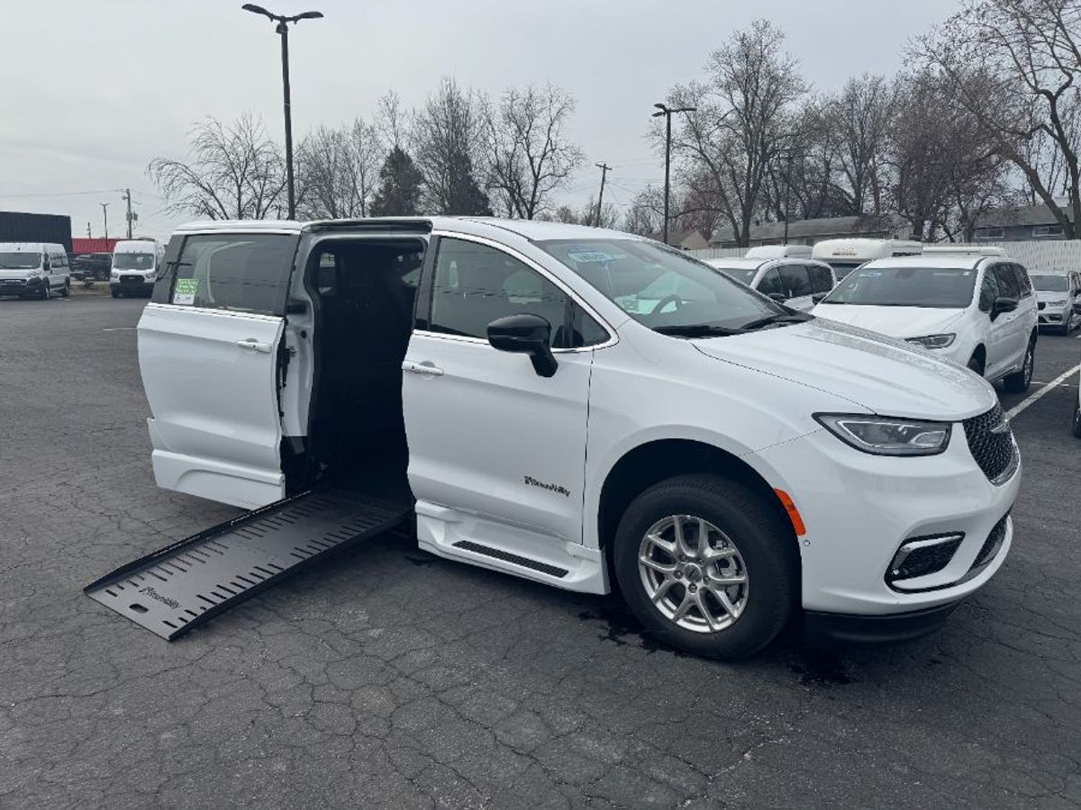 2025 Chrysler Pacifica